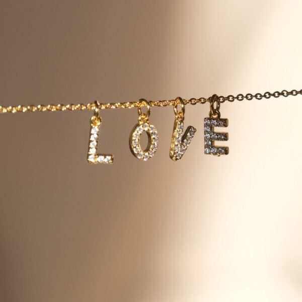 Үсэгтэй зүүлт