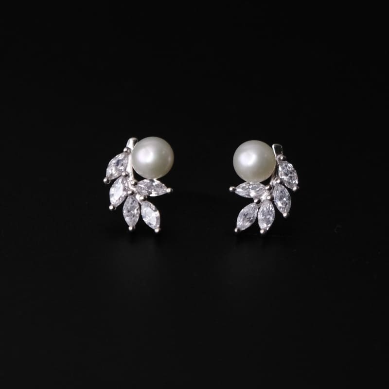 silver-pearl-stud-earring Lumière - Сувдан Ээмэг - Image 1