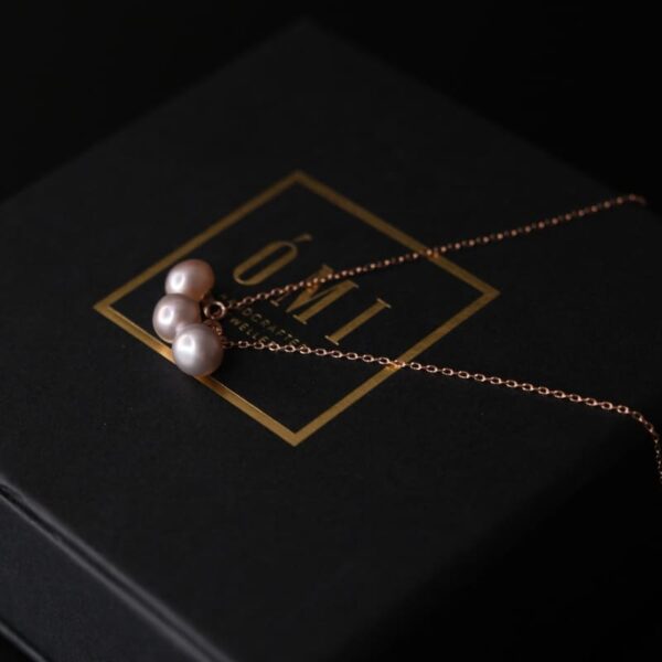 Маргад - Ягаан Сувдан Зүүлт