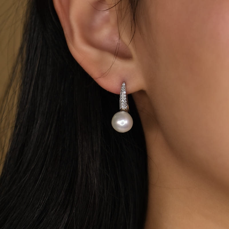 40omi-suvdan-eemeg-model Тансаг - Сувдан Дэгээ Ээмэг - Image 3