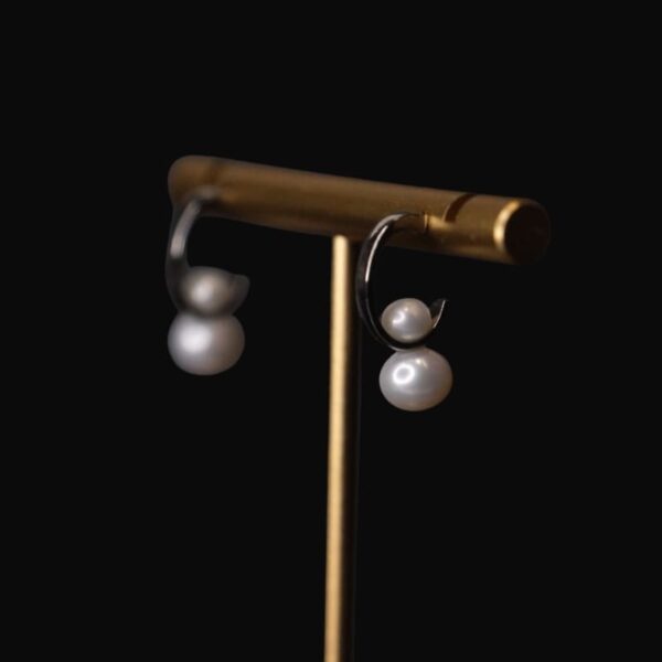 2 сувдтай үзэсгэлэнтэй мөнгөн ээмэг